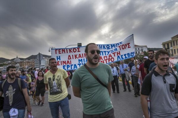 Yunan adalarında 10 binler göçmen politikasını protesto etti