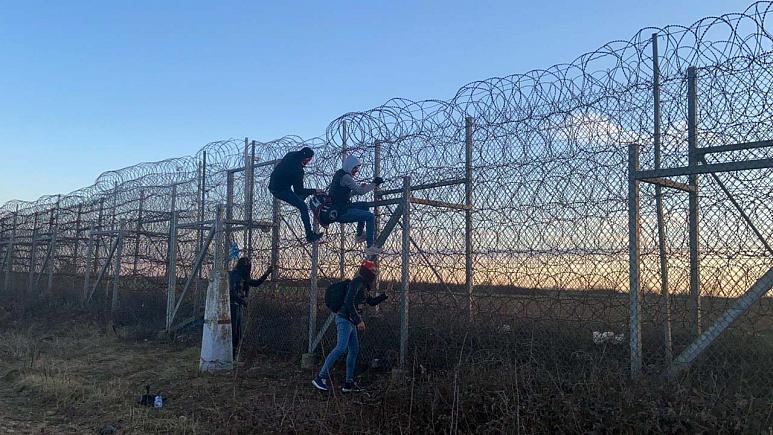 Yunanistan 4 binden fazla göçmeni engelledi